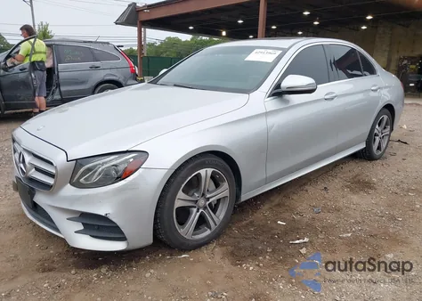 2017 Mercedes-Benz E 300 4Matic z USA, uszkodzony, nr VIN WDDZF4KB3HA208770